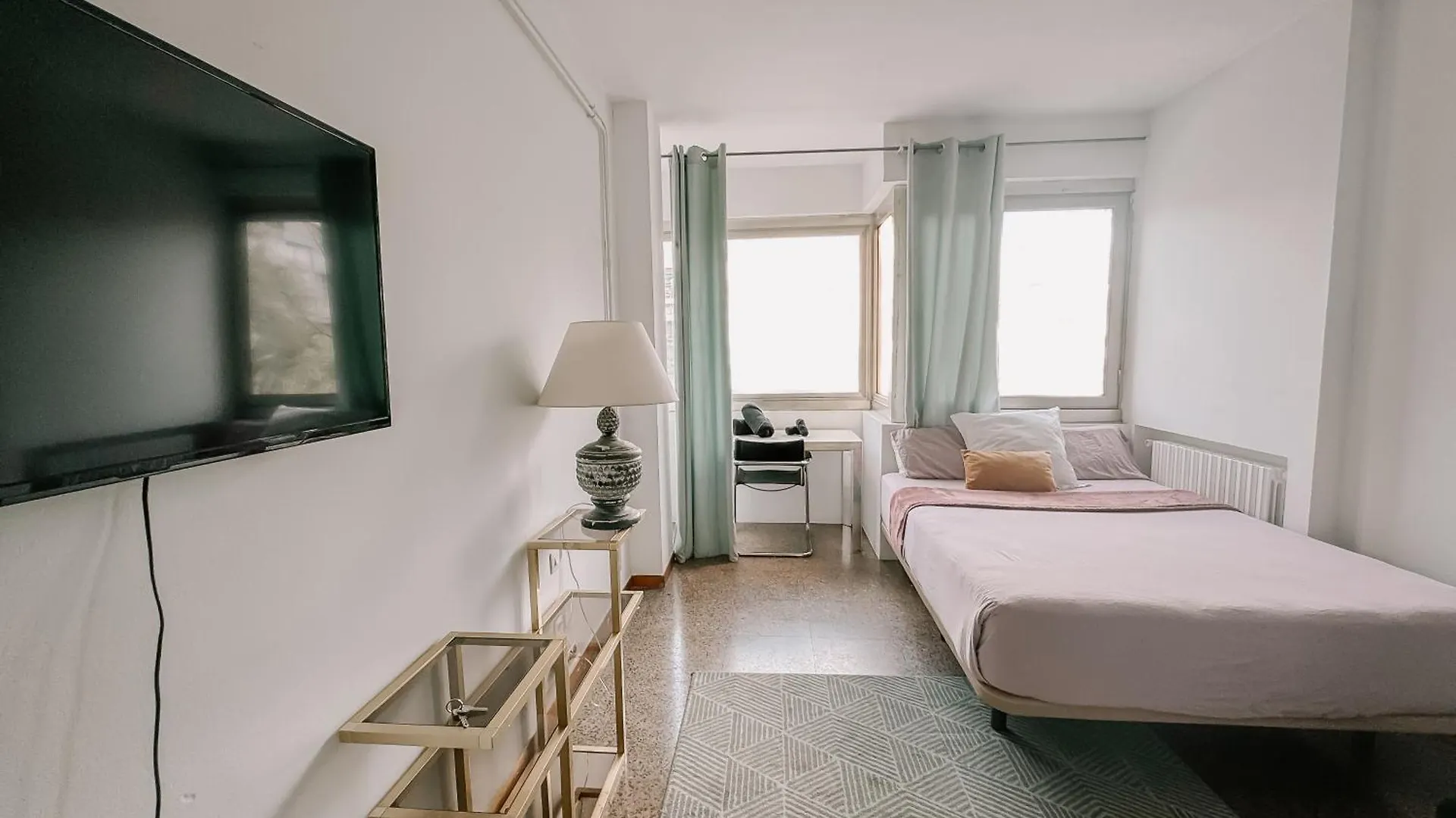 Lovely Rooms In Shared Apartment Gracia Neighborhood Barcelona